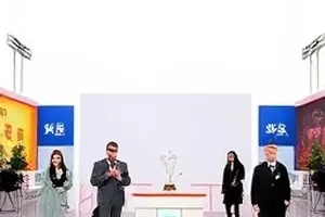 第九次彩排中空荡剧场里的第七次走位